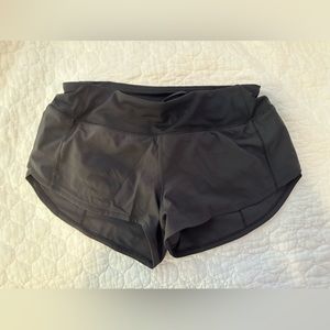 Lululemon Black Lowrise Speed Up 2.5 Shorts